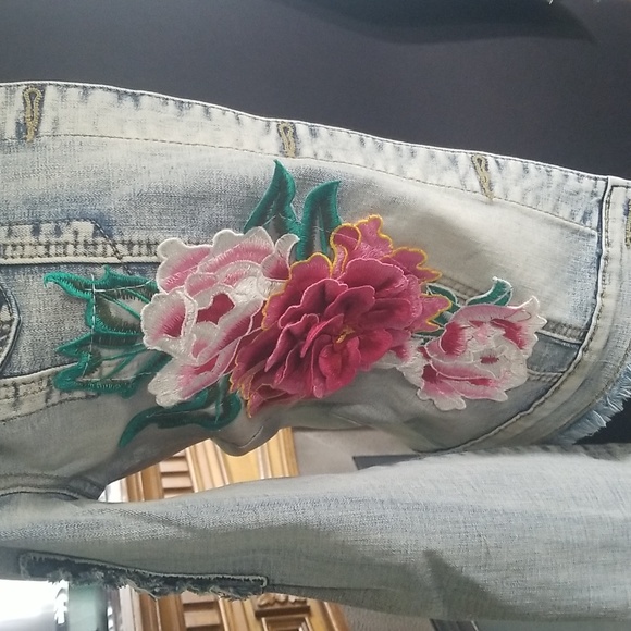COPY - Appliqued Denim Jacket - Picture 3 of 7